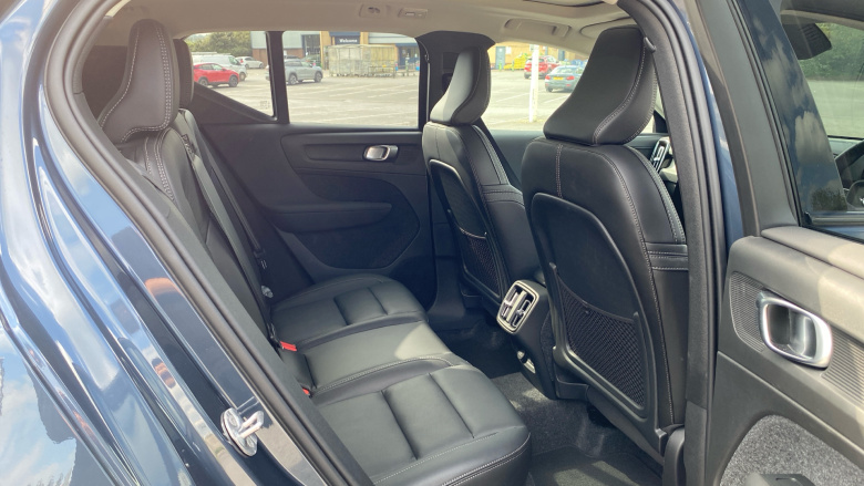 Volvo XC40 2.0 B3P Ultra Dark 5dr Auto Petrol Estate
